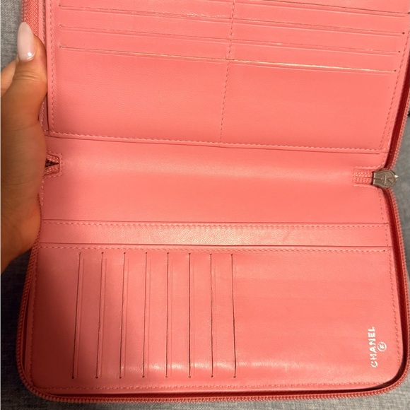 Chanel pink camellia wallet - Picture 8 of 15